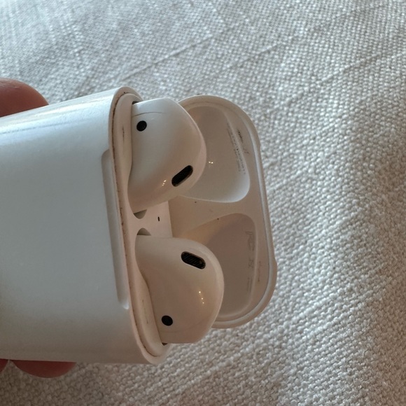 Airpods - Picture 2 of 2
